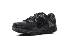 Zoom Vomero 5 WMNS"Black Patent" II6236 001