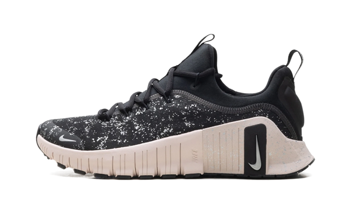 Free Metcon 6 SE WMNS"Black Silt Red" HV2017 001