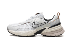 V2K Run WMNS"Pure Platinum/ Chrome" FN6703 002