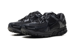 Zoom Vomero 5 WMNS"Black Patent" II6236 001
