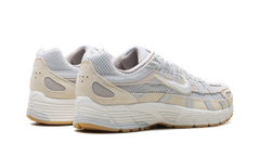 P-6000 WMNS"Photon Dust Light Khaki" HV4312 025