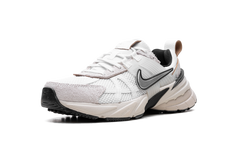 V2K Run Wmns"Summit White" FN6703 100